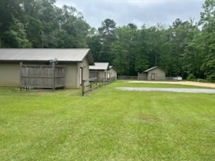 204 Barnett Cir — Photo 1