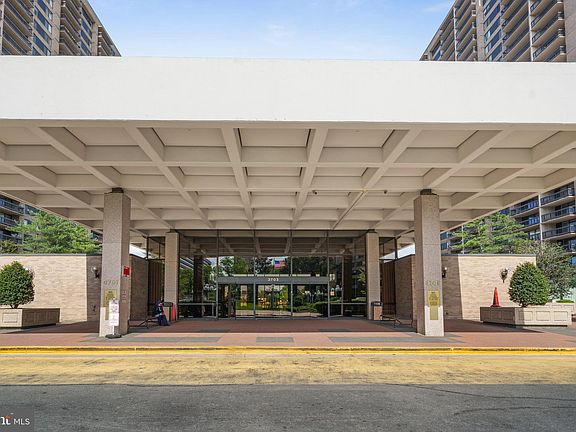 3rd image of 3701 S George Mason Dr Unit 1005N