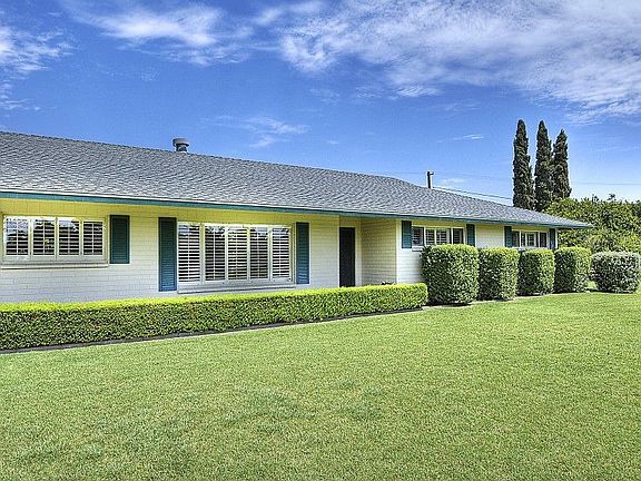 2nd image of 1832 E Keim Dr