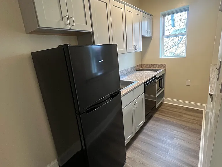 West Franklin Apts — Photo 33