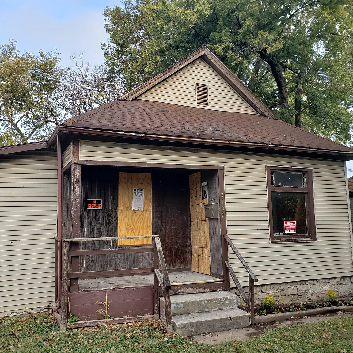 2105 Lee Ave photo 1