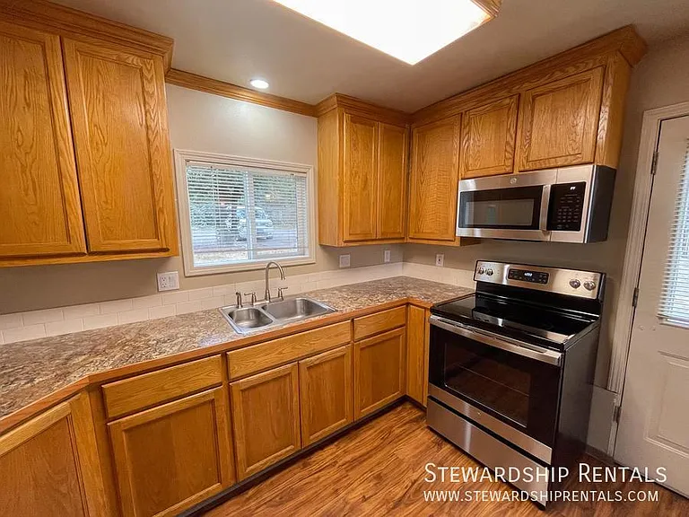 1472 E 19th Ave — Photo 7