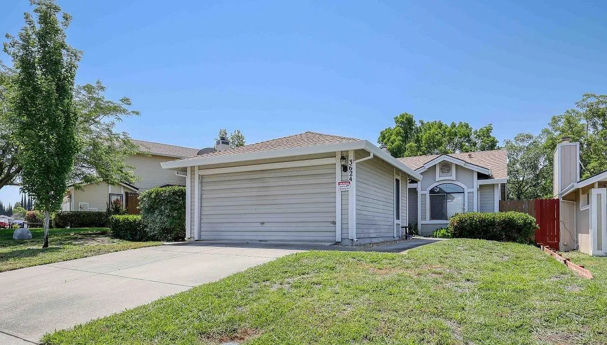 3624 Pinehill Way photo 1