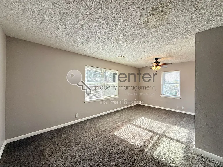 305 Sunrise Ln #C — Photo 2