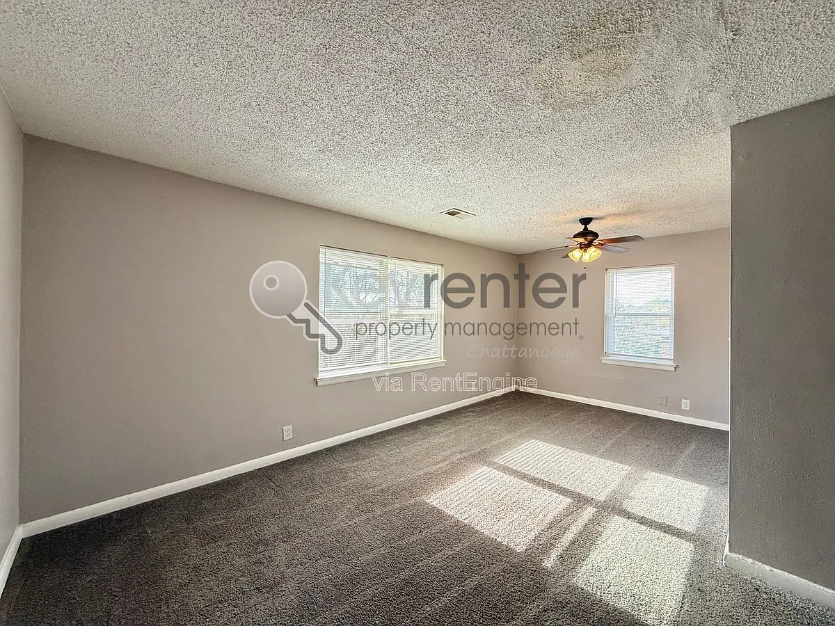 Building Photo - 305 Sunrise Ln #C