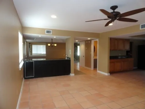 4425 W Beacon Dr, Jacksonville, FL 32225