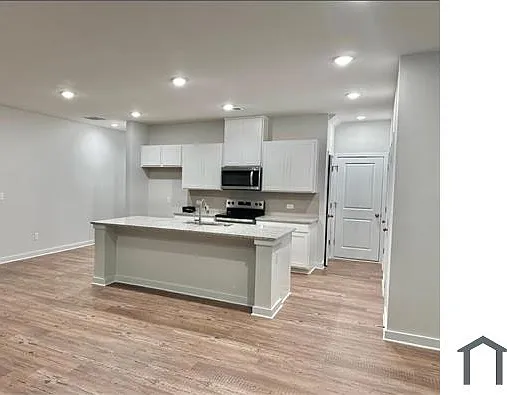 1929 Westwind St — Photo 2