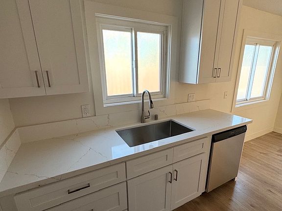 3rd image of 766 W Wilson St