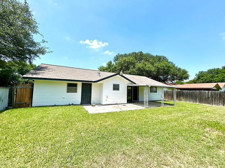 116 Roundtree Dr — Photo 16