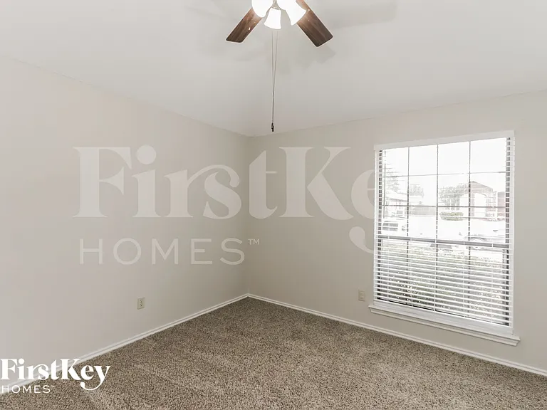 1008 Micarta Dr — Photo 13
