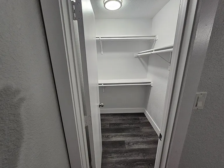 919 Crestwood Dr — Photo 17
