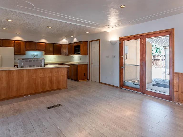 6517 San Francisco Rd NE — Photo 27