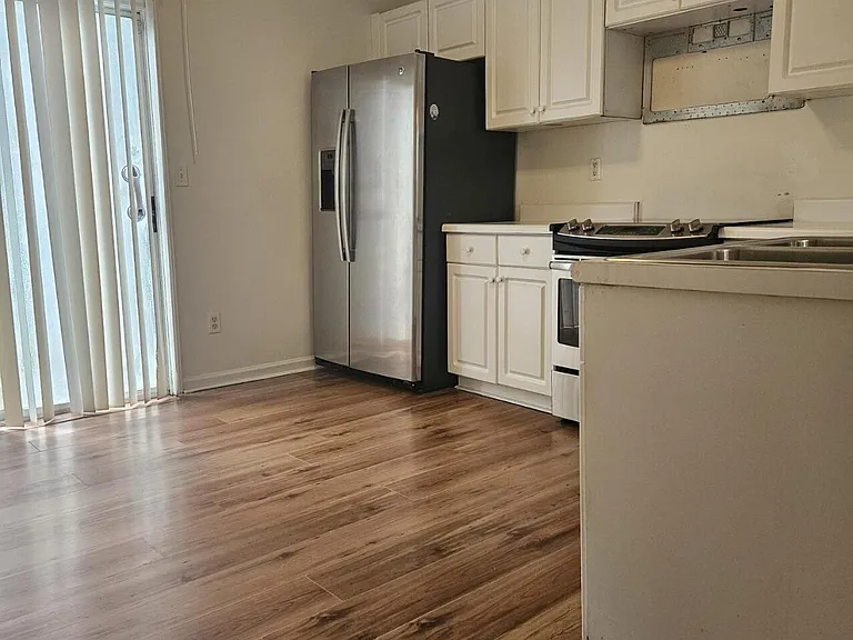 118 Avondale Ave #B — Photo 3
