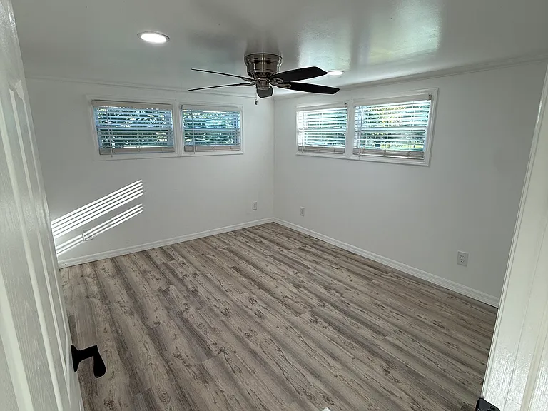 978 Bay Dr — Photo 7
