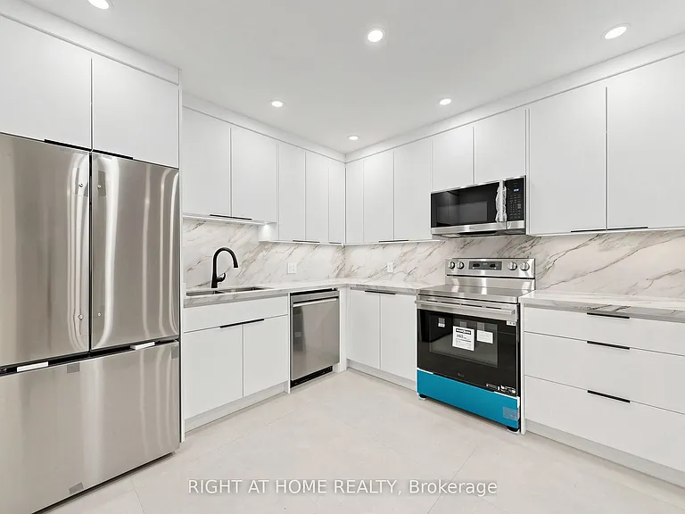 427 Lawrence Ave W #1 — Photo 3