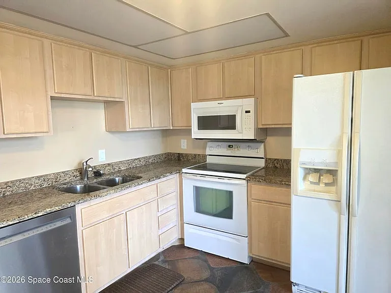 1145 N Shannon Ave #33 — Photo 4