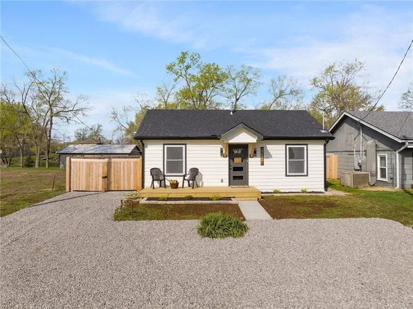 15818 S Gardner Pl, Gardner, KS 66030
