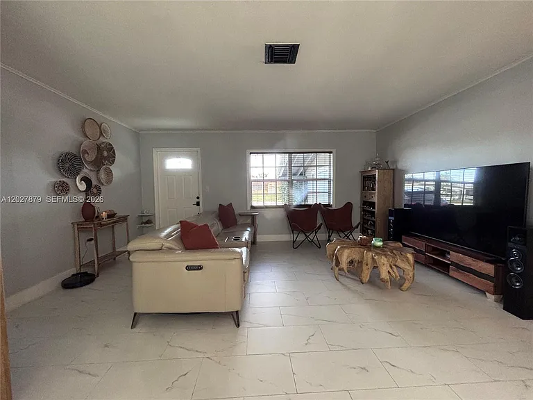 3240 SW 66th Ter — Photo 2