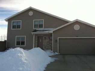 689 Stonehaven Dr, Sun Prairie, WI 53590