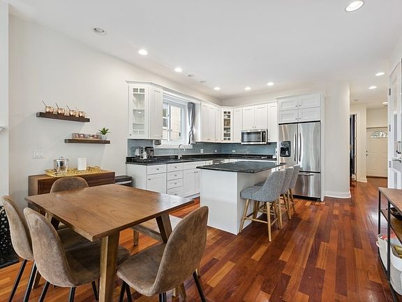 5th image of 2342 W Montana St #2W