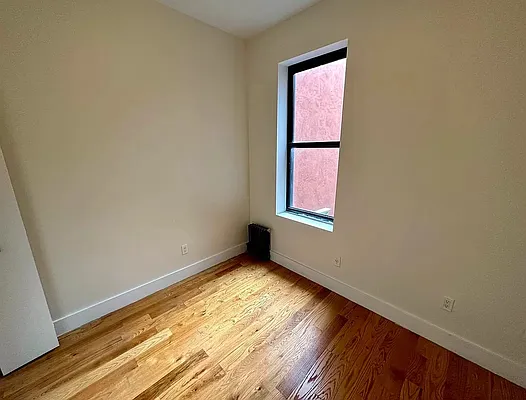 Rented by Max Apt LLC | media 8