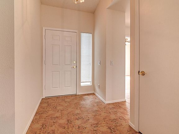3rd image of 1816 E Lindrick Dr