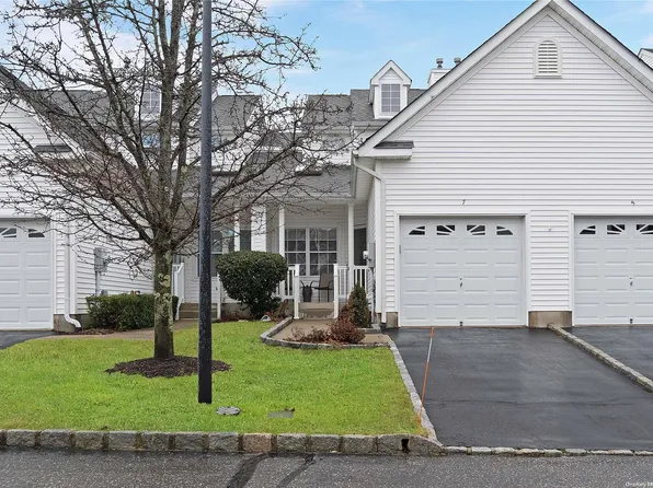 7 Brookville Way #7, Manorville, NY 11949