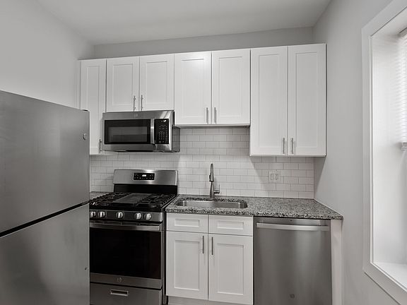 3rd image of 7600 N Sheridan Rd #103