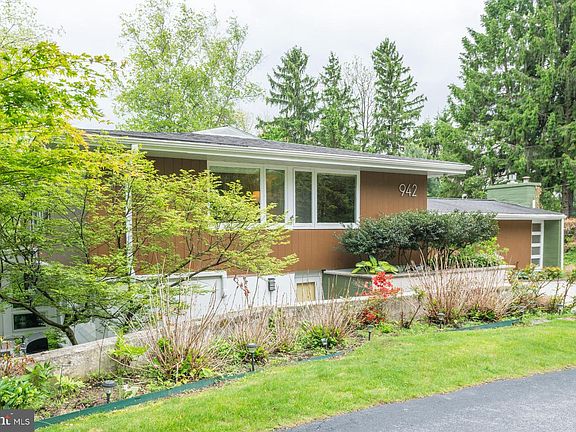 2nd image of 942 Robin Rd