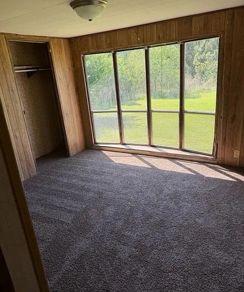 210 Theresa Ln — Photo 1