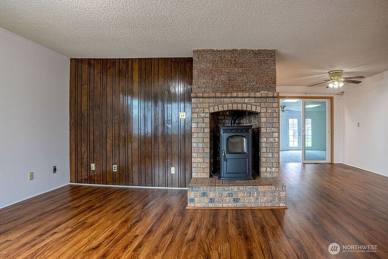 4th image of 2209 42nd Avenue