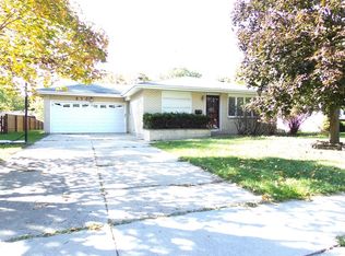 830 Mohawk Dr, Elgin, IL 60120