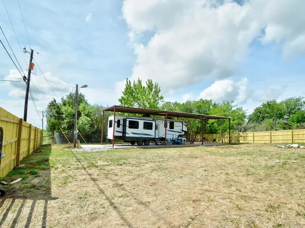 196 Medina Dr, Bandera, TX 78003