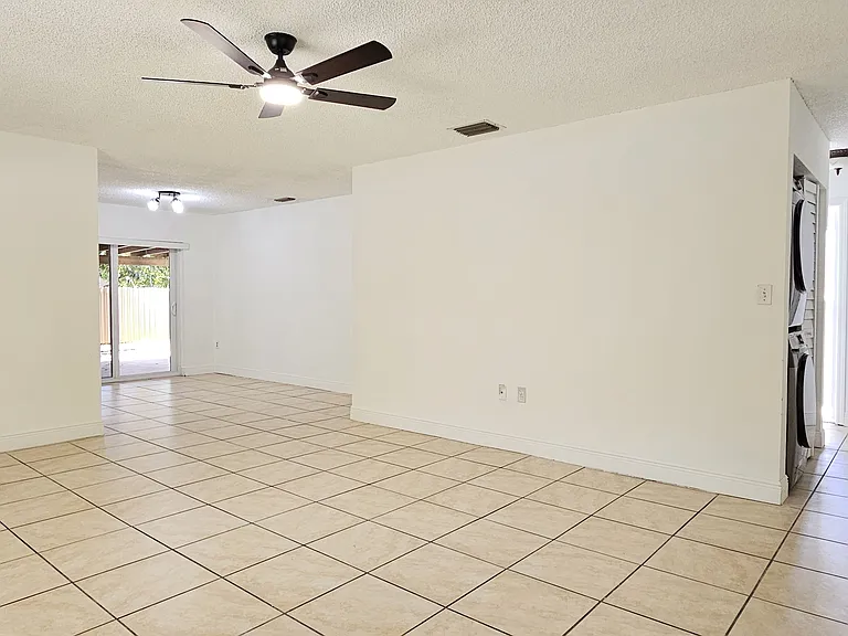 10611 SW 170th Ter — Photo 9