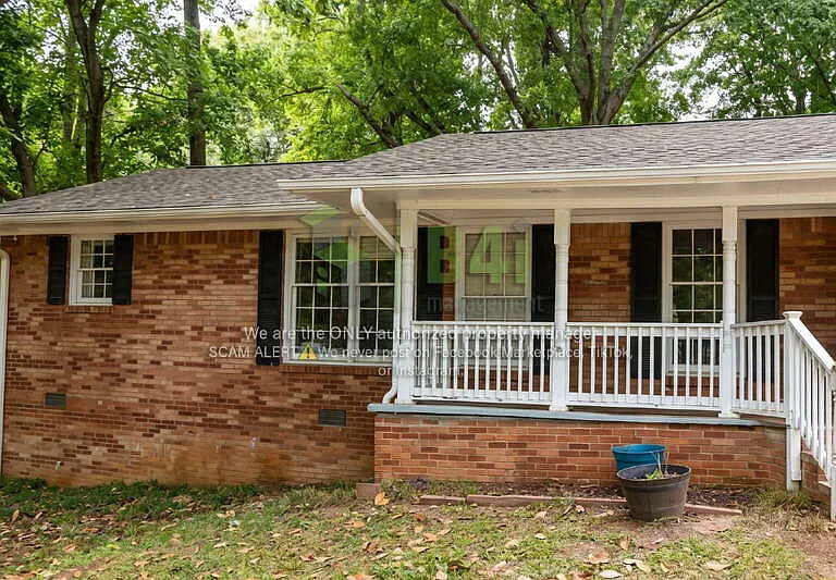 6106 Venetian Way SW — Photo 2
