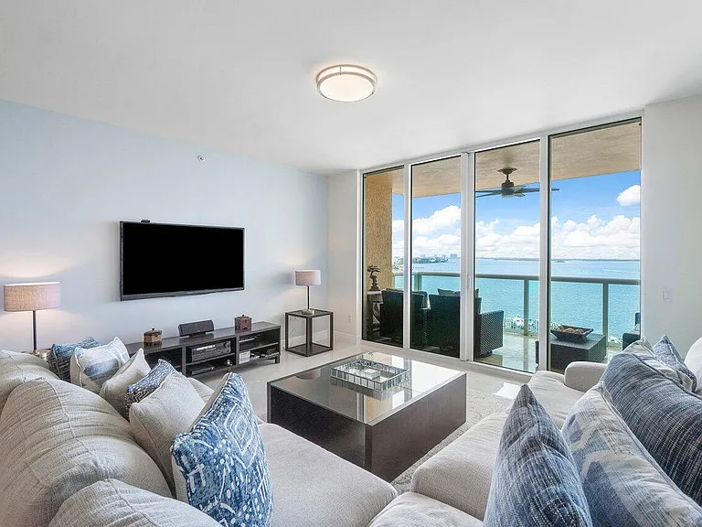 2650 Lake Shore Dr #1003 — Photo 4
