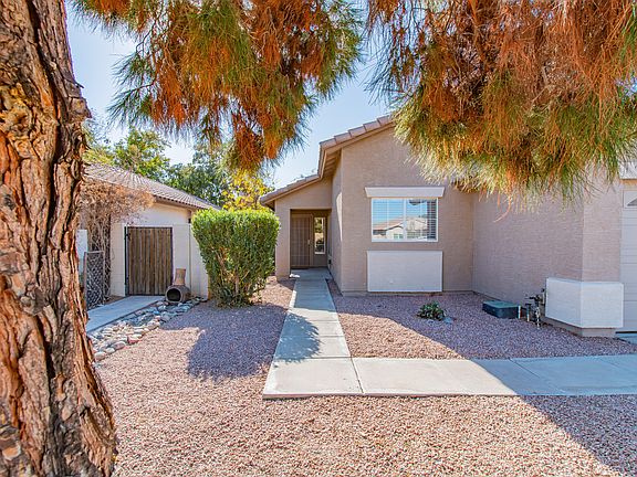 4th image of 693 E Cantebria Dr