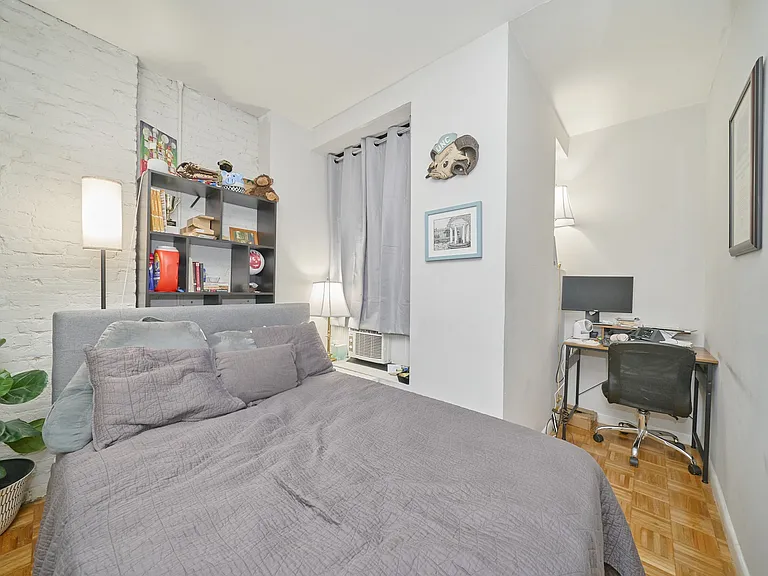 335 W 43rd St #2B — Photo 3