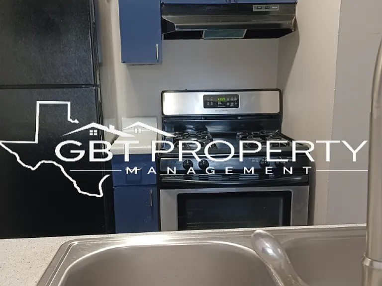 Robinson Manor Apartments — Photo 10