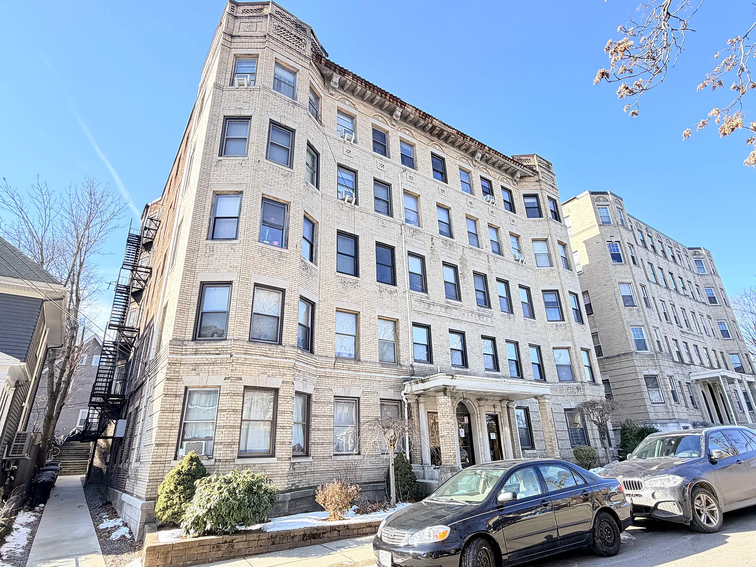 Strathmore Road Apartments — Photo 2
