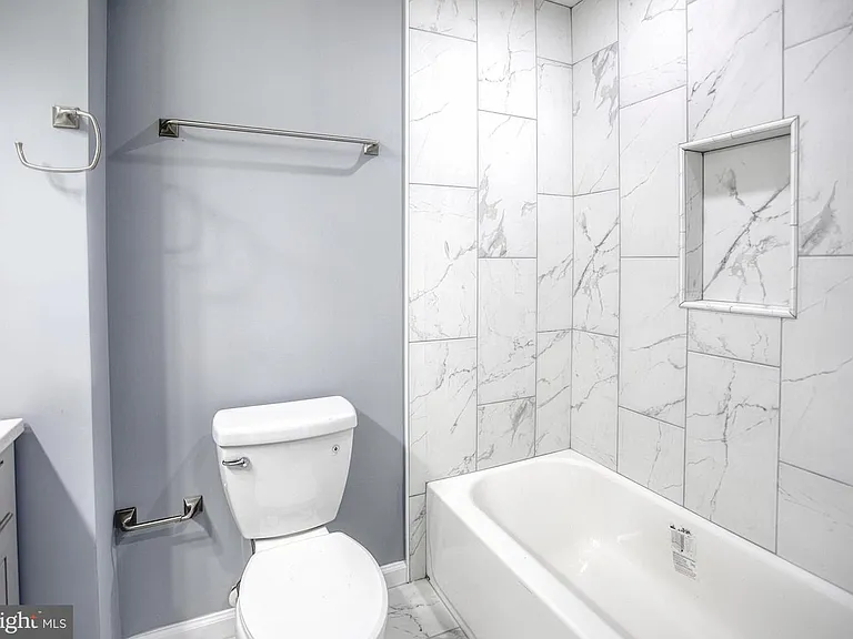 336 S Newkirk St — Photo 15