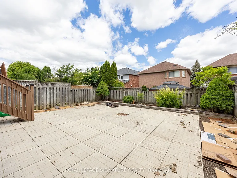 2299 Yorktown Cir — Photo 30