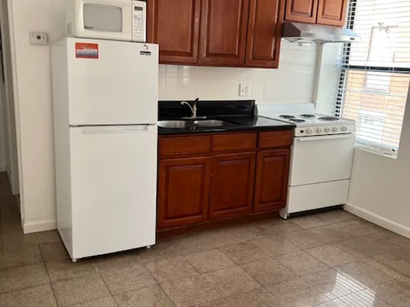 1217 Race St APT 3, Philadelphia, PA 19107