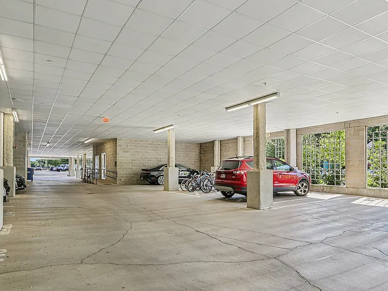 35-web-or-mls-Pawtucket Blvd-S2407-035