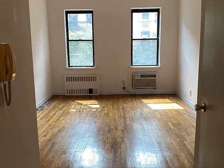 215 E 89th St #2D — Photo 2