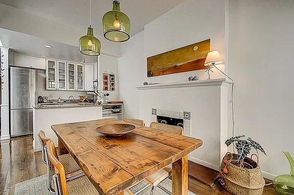 Sold by Redfin Real Estate | media 20