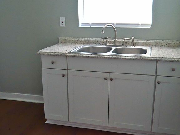 4th image of 434 Elmwood Dr