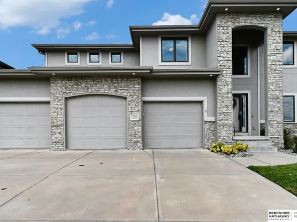 12354 Caspian Dr, Papillion, NE 68046