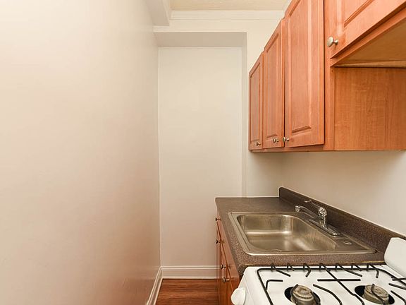 3rd image of 5417 N Kenmore Ave #13