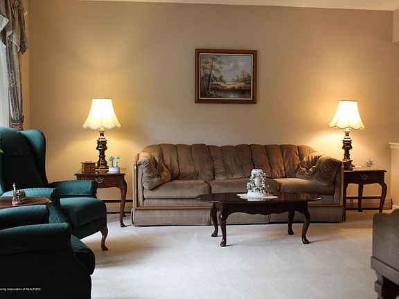 4th image of 5626 Woodstock Dr